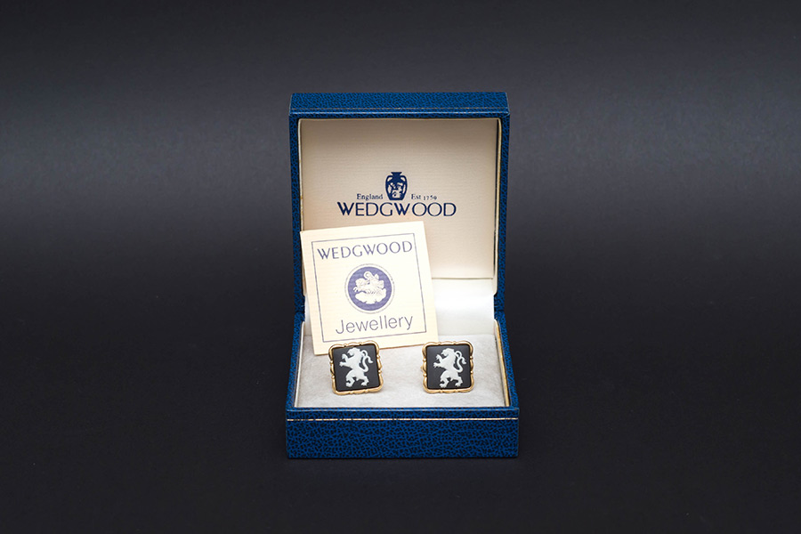ウェッジウッド ジャスパー（ブラック） ライオン カフリンクスを