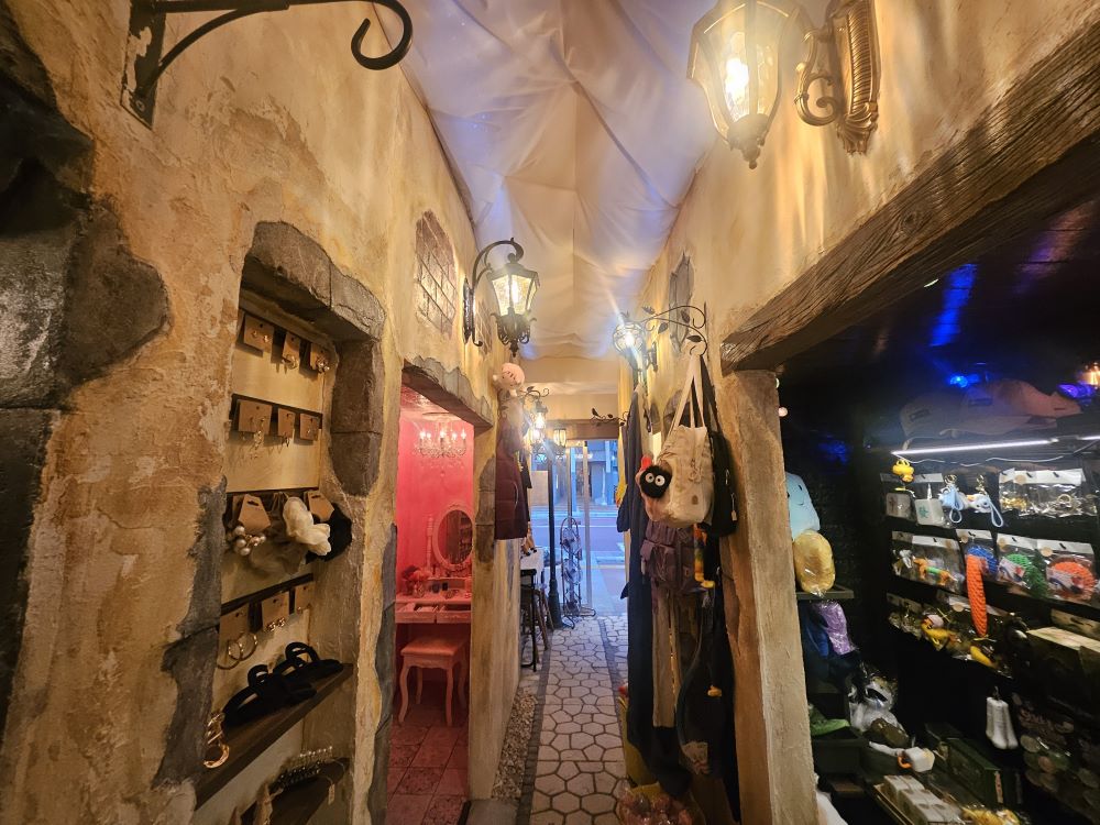 イタリアの街角！？ふしぎ空間なハンドメイド・輸入雑貨店 平塚｢チッタ