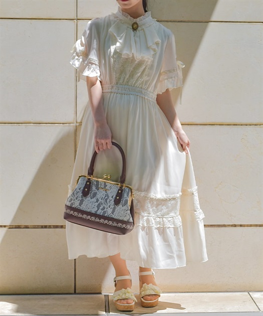 カメオ付フレア袖ワンピース | axes femme online shop