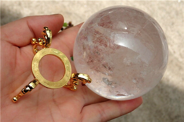 楽天市場】水晶 丸玉 レインボー 【送料無料】 最強の浄化力を持つ