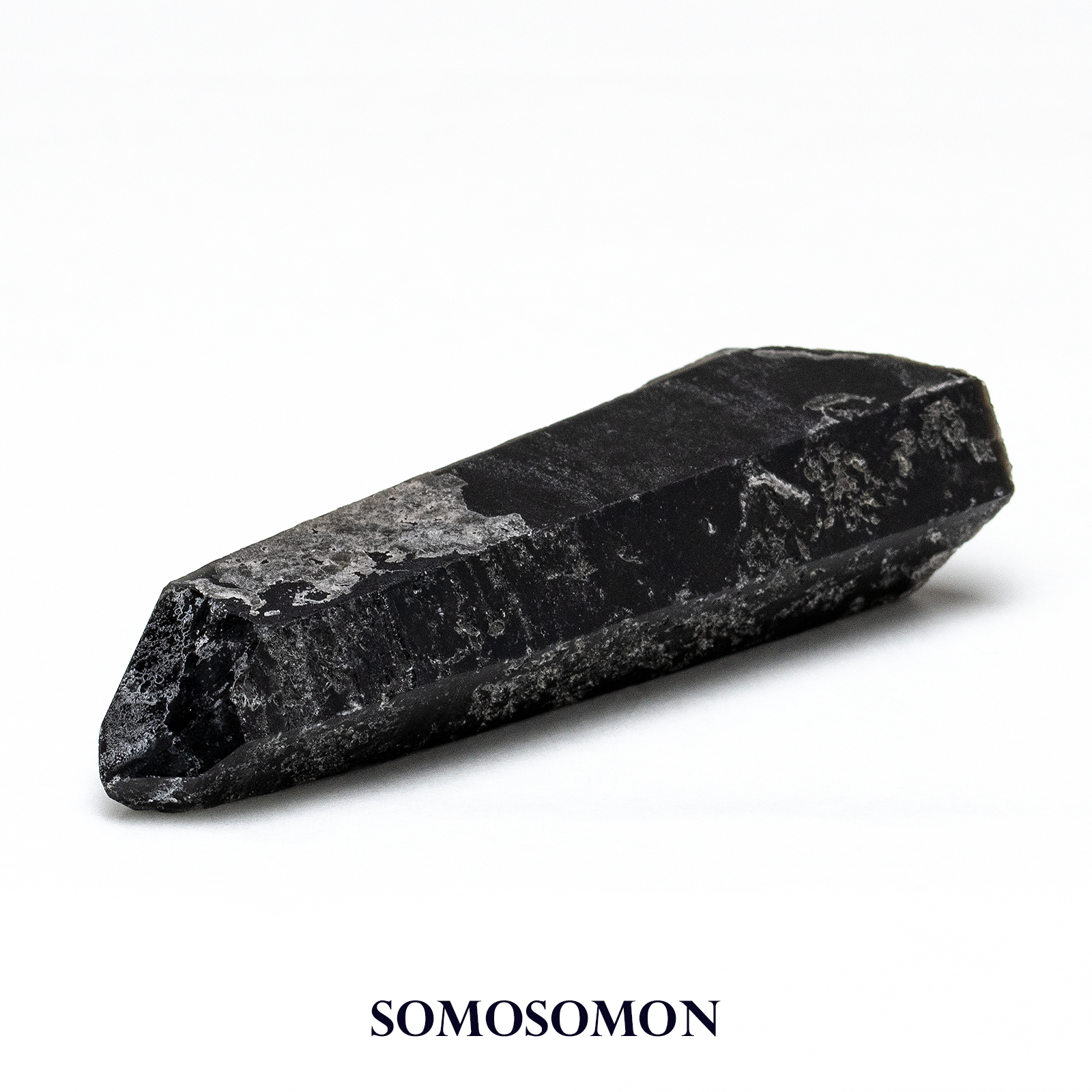 モリオン（黒水晶）｜最強の魔除けと浄化を司る漆黒の守護石