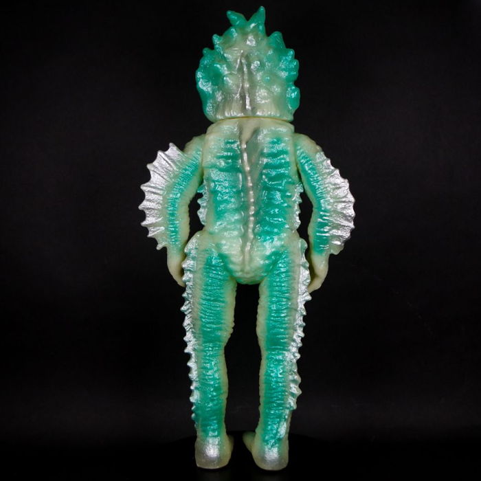 ブルマァクの「海底原人ラゴン」の「特大サイズ」が蓄光版で復活