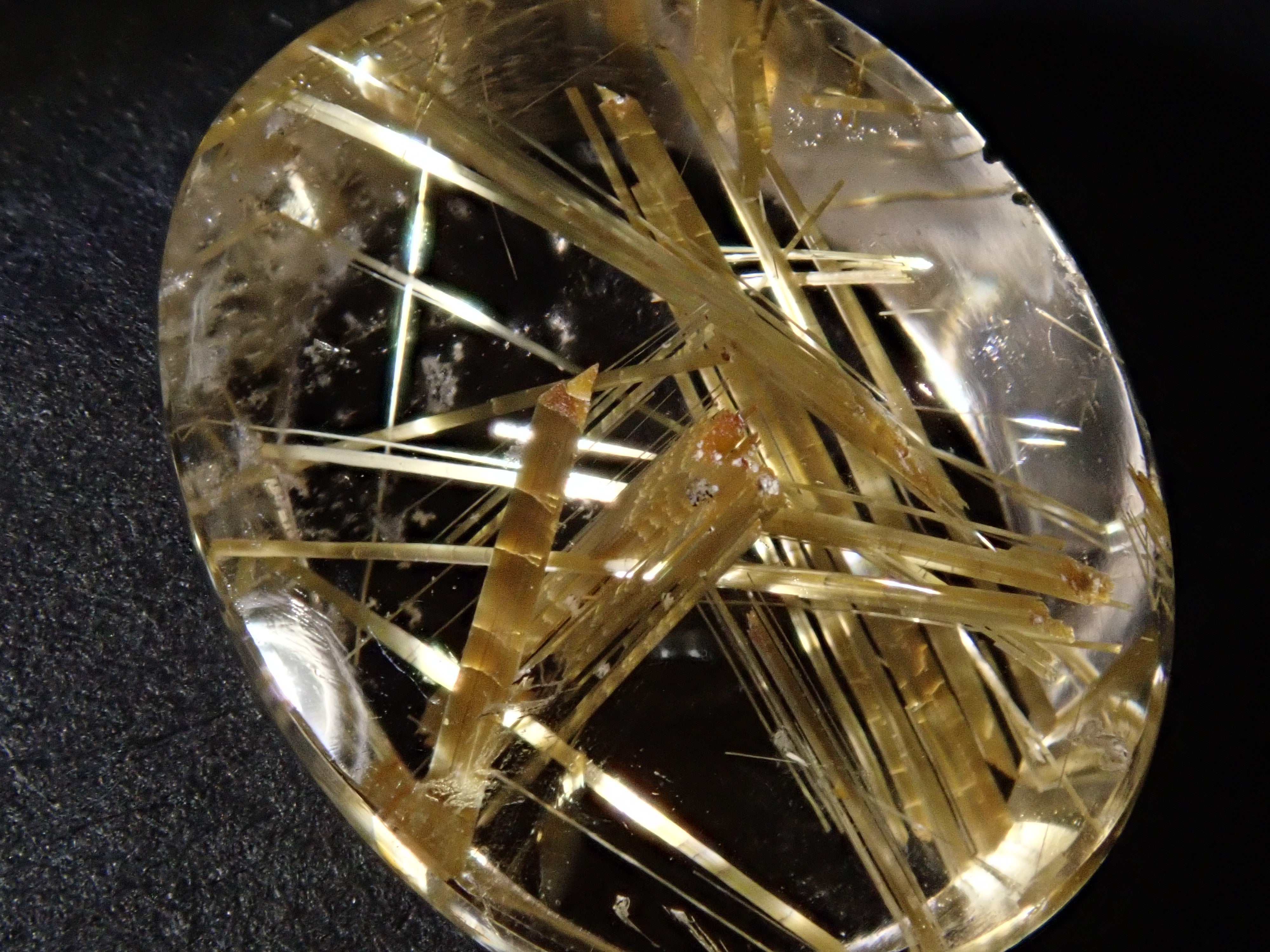 ルチルクォーツ（ルチルレイテッドクォーツ） 7.440ctルース（太陽