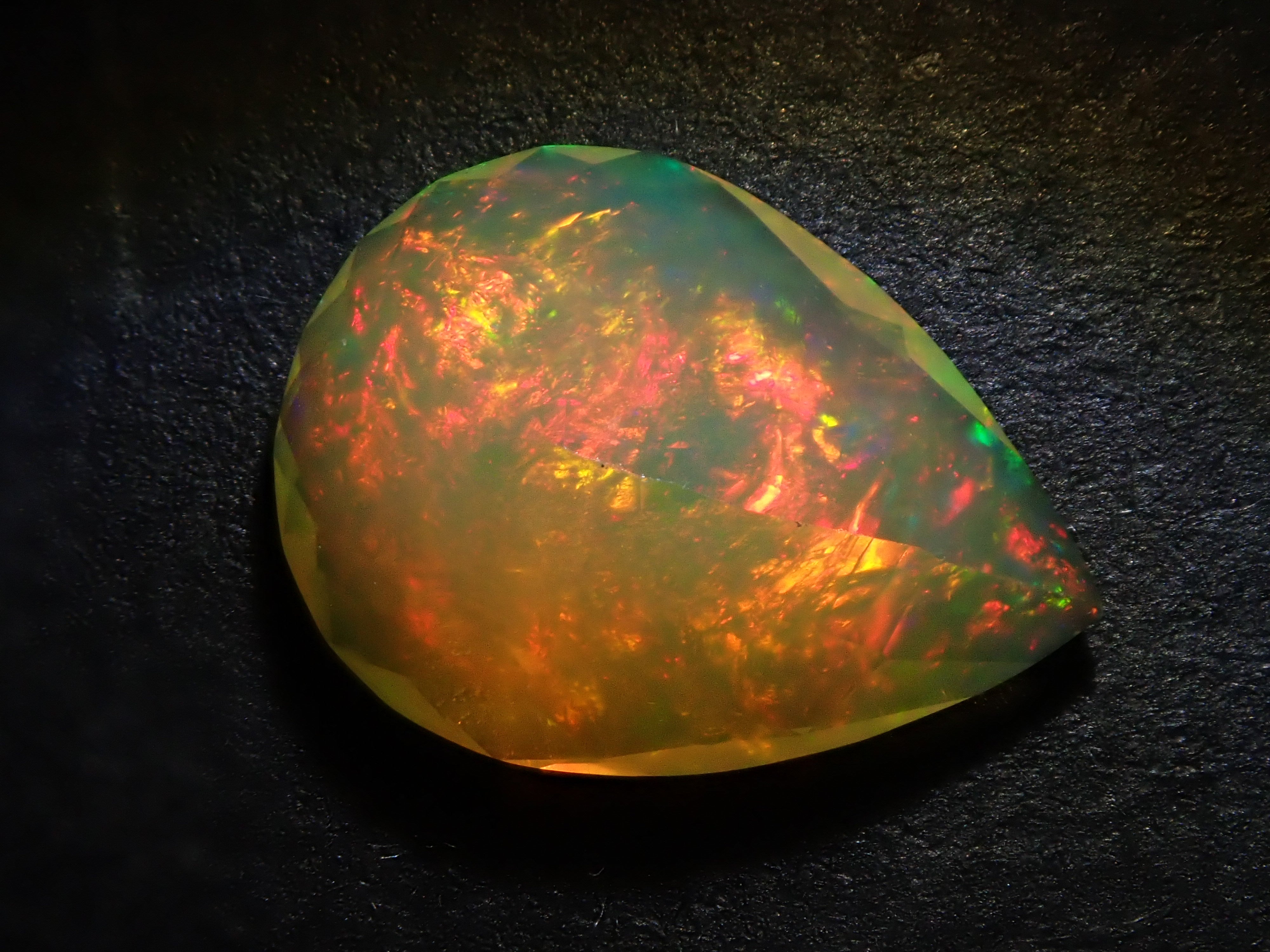 エチオピア産ファイアオパール 1.547ctルース
