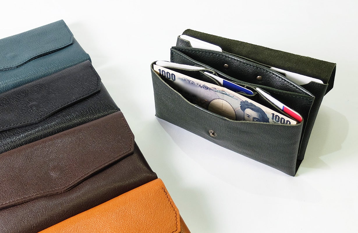 手のひらに紙幣60枚、カード33枚、小銭25枚を収納！日本製の小型長財布