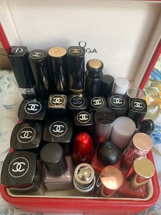 化粧品　デパコス  まとめ売り　マニキュア 不器用さんでも上手に塗れるマニキュアは？ ネイリストがおすすめ