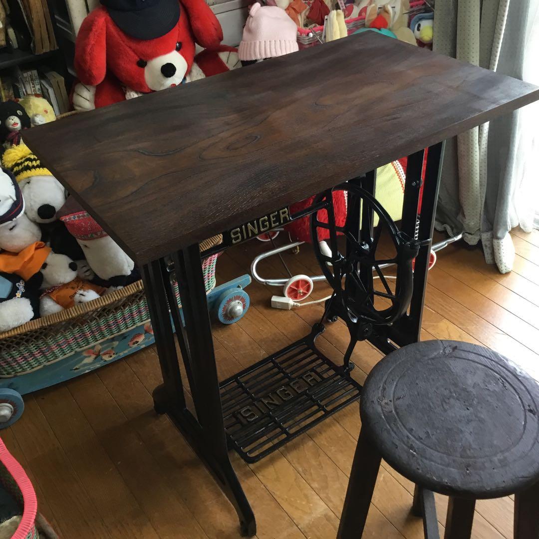 ※アンティーク※ SINGER足踏みミシン脚のテーブル　ケヤキ天板　アイアン 楽天市場】Singer 足踏みミシン台 リメイク テーブル｜アンティーク
