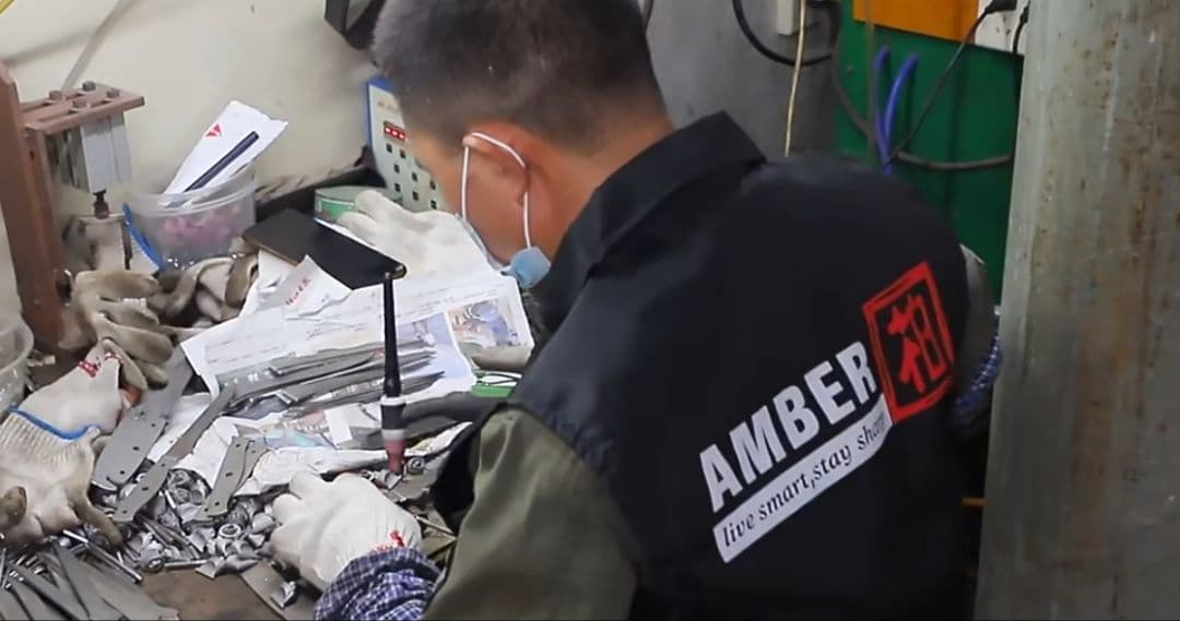 《新作》　V金10号　ダマスカス包丁　ハニカム模様　ブラック柄　剣型　牛刀　三徳