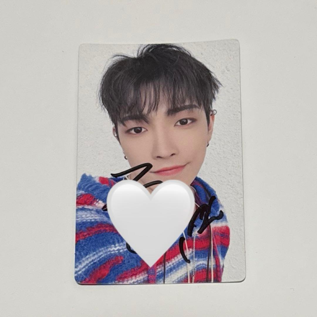 ATEEZ ホンジュン 直筆サイン トレカ センドオフ アジツ - メルカリ