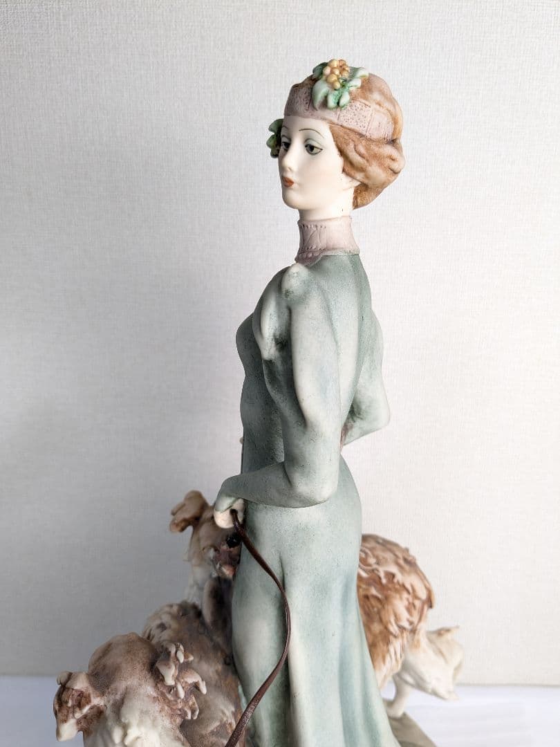 ジョゼッペアルマーニ 貴婦人とボルゾイ犬 置物 - メルカリ