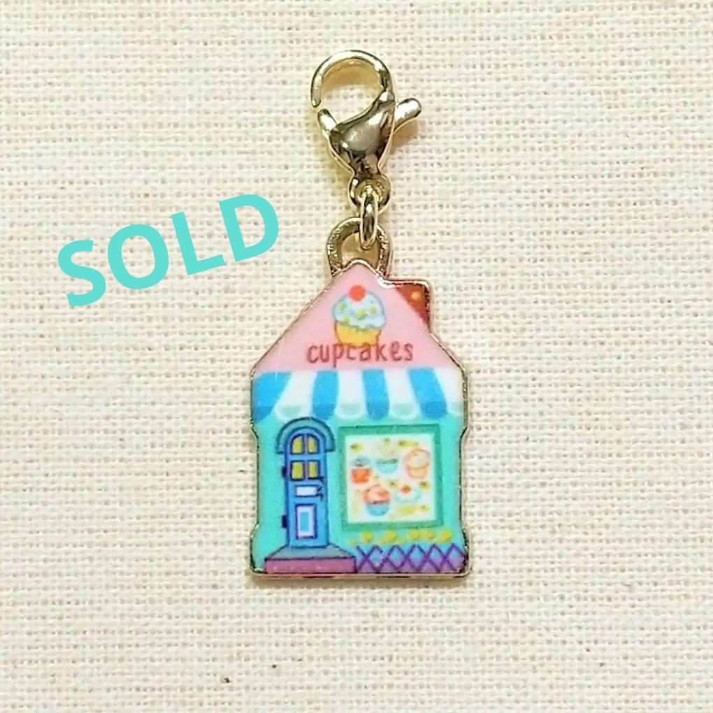 SOLD◆ハンドメイド ファスナーチャーム  ケーキショップ ピンク 水色 c3 46a5dff5.png