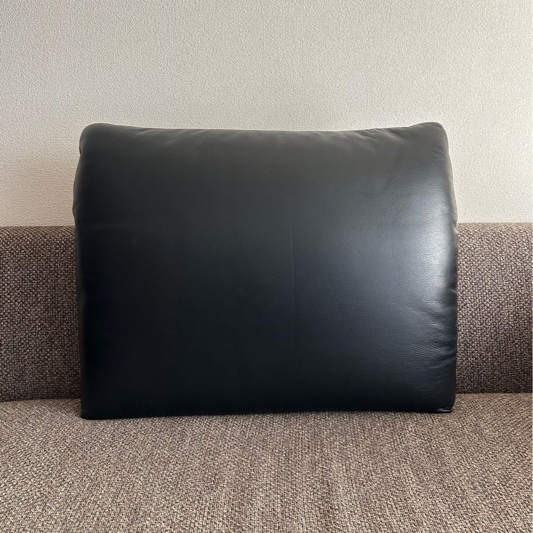 ①IDC大塚家具黒本革背クッションボルスター付きブラックレザーソファ背もたれ IMG_0393.jpg?v=1706765556&