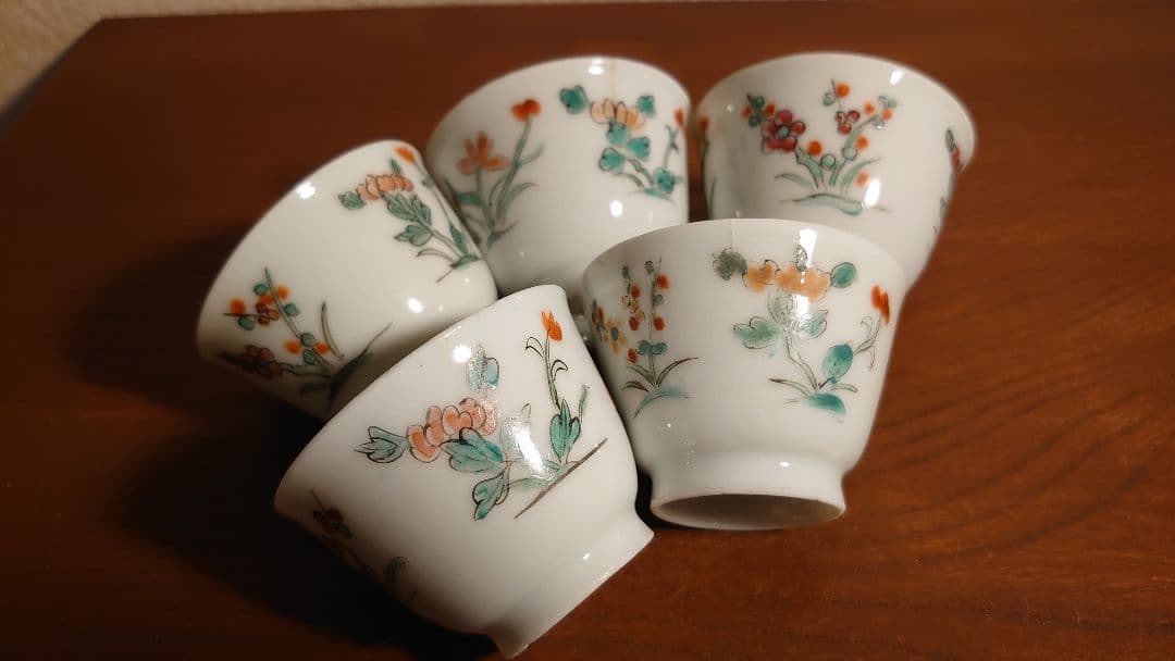 李朝　白磁　色絵　華の図　アンティーク李朝　煎茶碗　５客 李朝白磁色絵華の図アンティーク李朝煎茶碗5客
