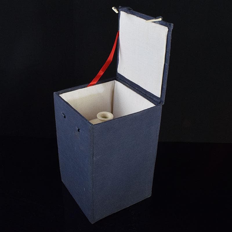 中国 定窯 白磁 刻神獣文 梅瓶 C R9370 - メルカリ