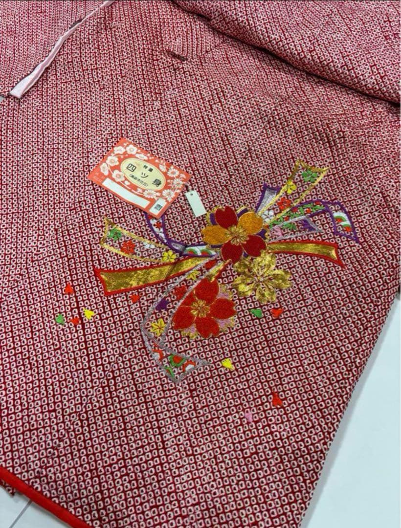 七五三　7歳女の子　正絹　豪華絞り　刺繍　高級本仕立　2点セット　熨斗目　桜 正絹 七五三 7歳 着物セット 女の子 向い鶴に桜と松 赤 SP37 753 販売