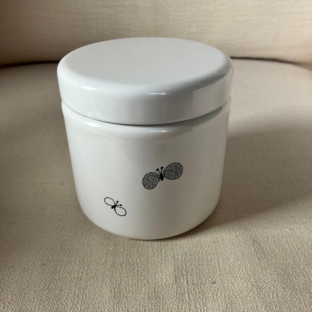 ミナペルホネン　野田琺瑯　choucho（M） ミナ ペルホネン×野田琺瑯。chouchoが舞うキッチン道具で、料理を楽しく