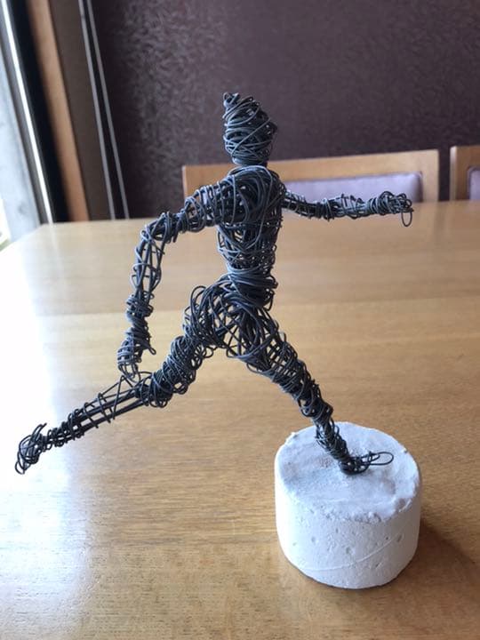 ワイヤーアート　「走る」 走るサンタ｜ワイヤーアート｜街のクリスマス｜大人も楽しめる冬の