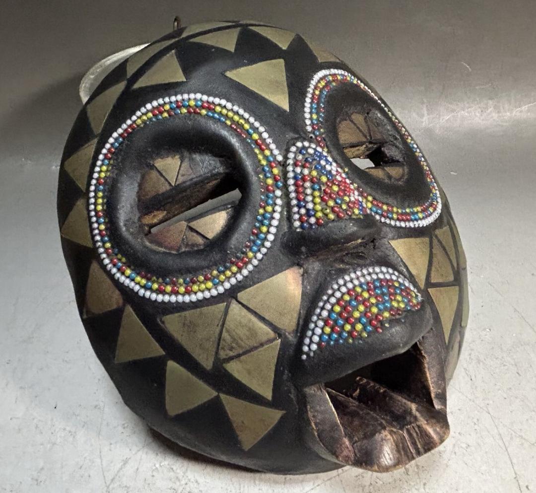 アフリカ木彫りのマスクビーズ装飾