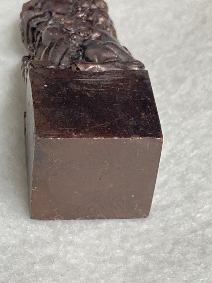 中国獅子像 文鎮・印章風 置物 ブロンズ調 - メルカリ