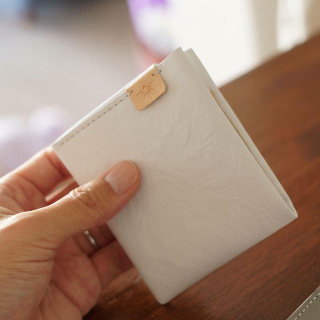 ダイニーマレザー 防水撥水コンパクトウォレット 三つ折りウォレット ダイニーマレザー black | keel