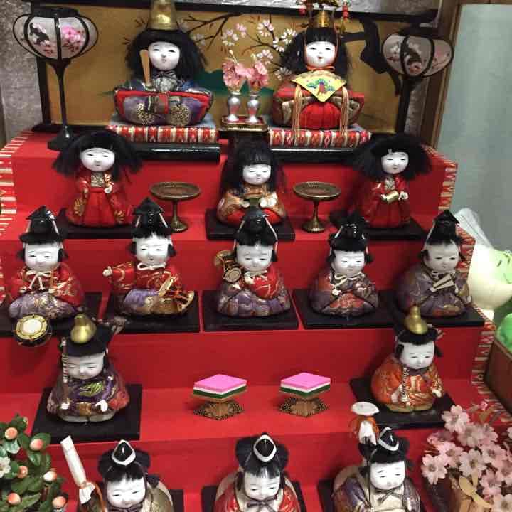 古いタイプの小さな豆雛です。お値下げいたします。 豆雛（段飾り）（商品番号コ-45606）
