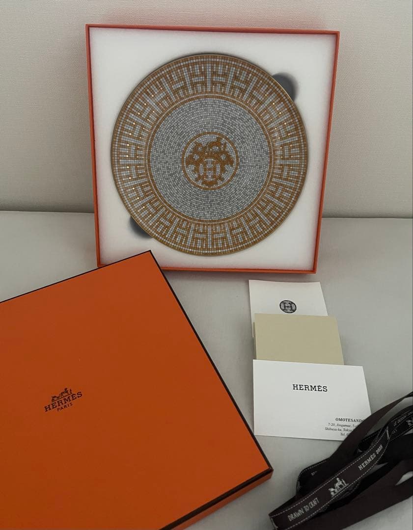 エルメス　HERMES モザイクヴァンキャトルゴールド　プレートお皿　食器　中皿 HERMES エルメス モザイク ヴァンキャトル 灰皿 ゴールド 名入れ彫刻代