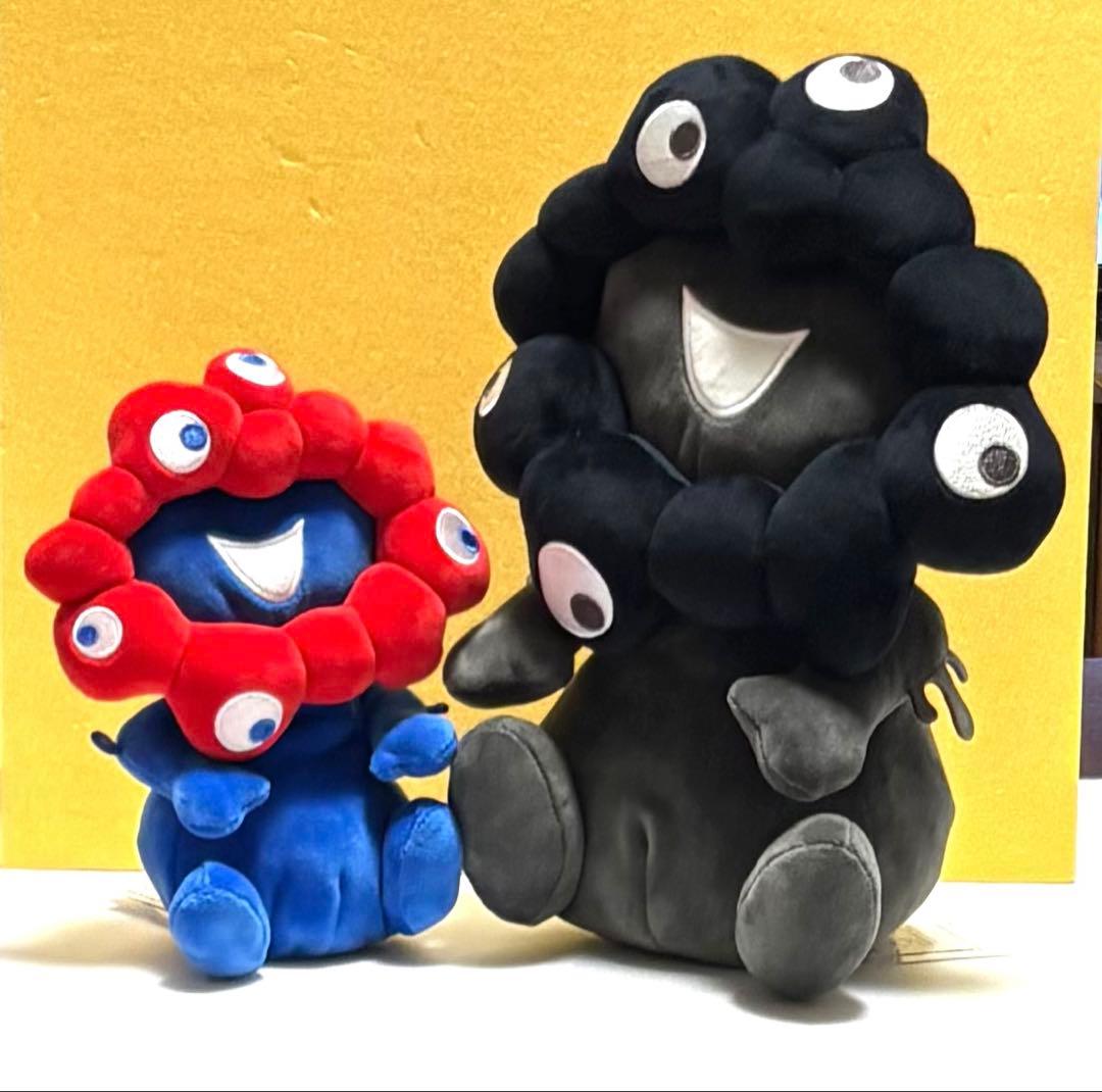 新品タグ付 ミャクミャクお手玉風 ぬいぐるみ 黒ミャクミャク M