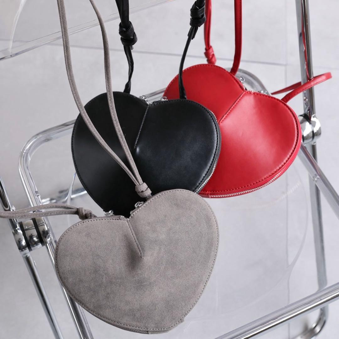 ハート ショルダーバッグ レッド 赤 ポシェット ハート型 - メルカリ