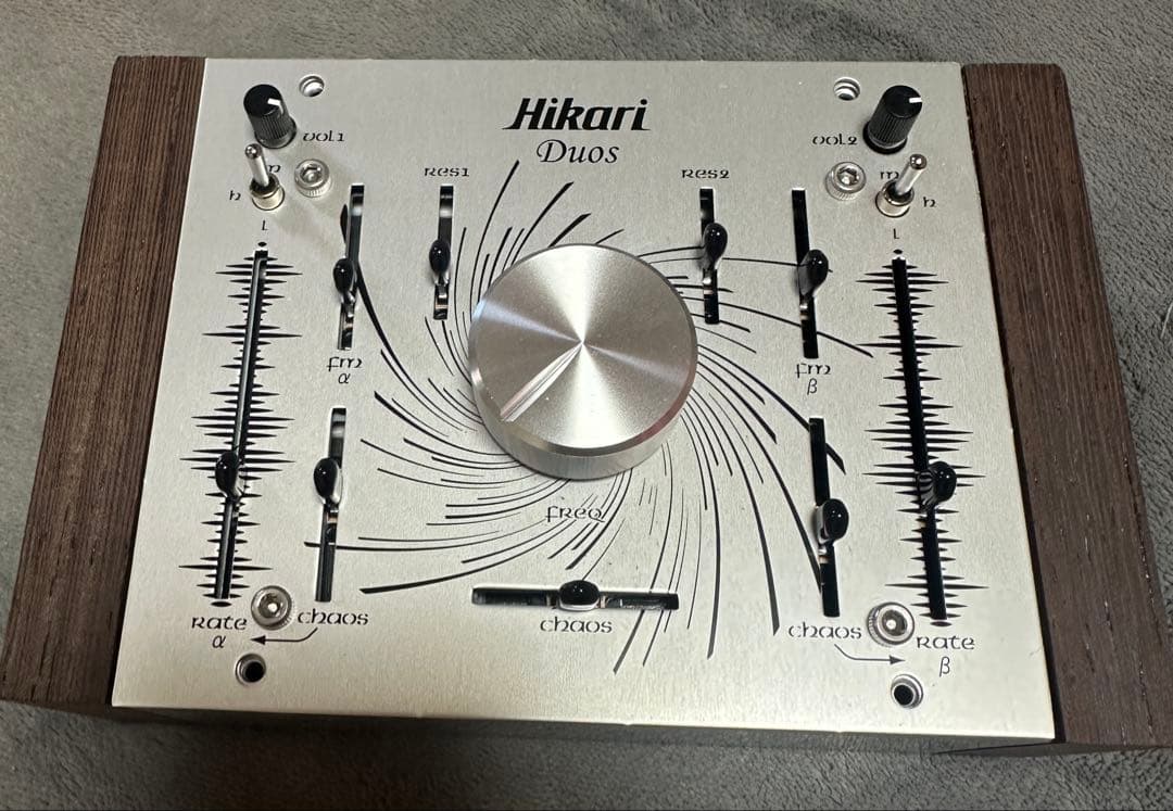 Hikari Instruments Duosモジュラーシンセサイザー Hikari Instruments Duos—Clockface Modular