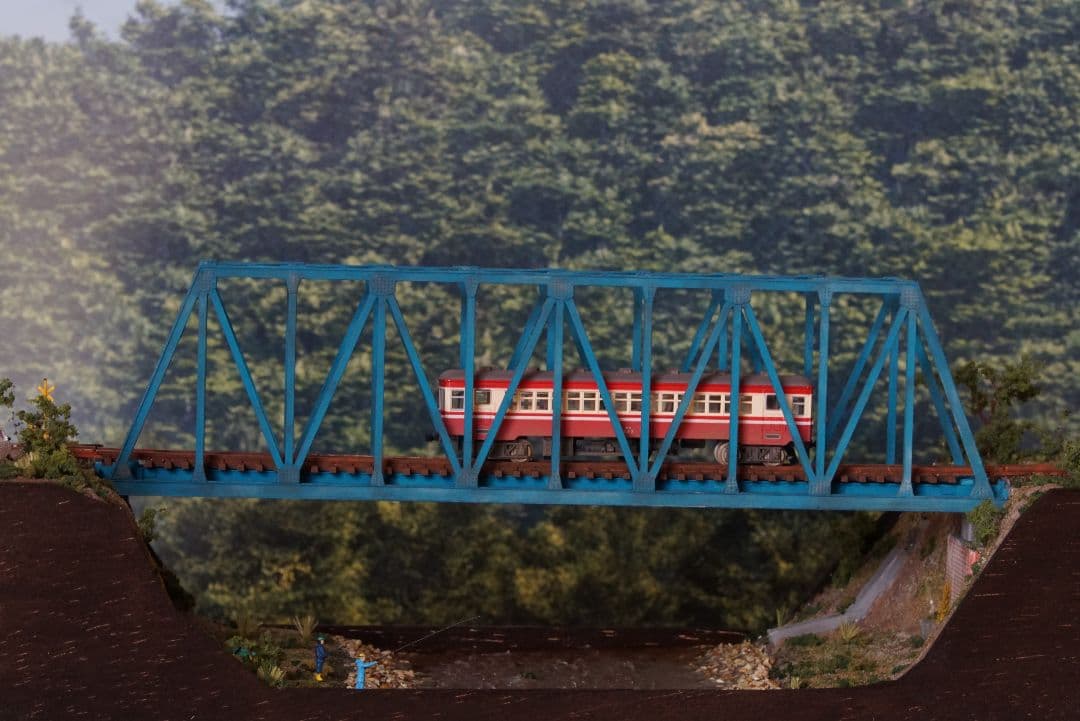 Nゲージ鉄道模型ジオラマ トラス橋を渡る地方ローカル線